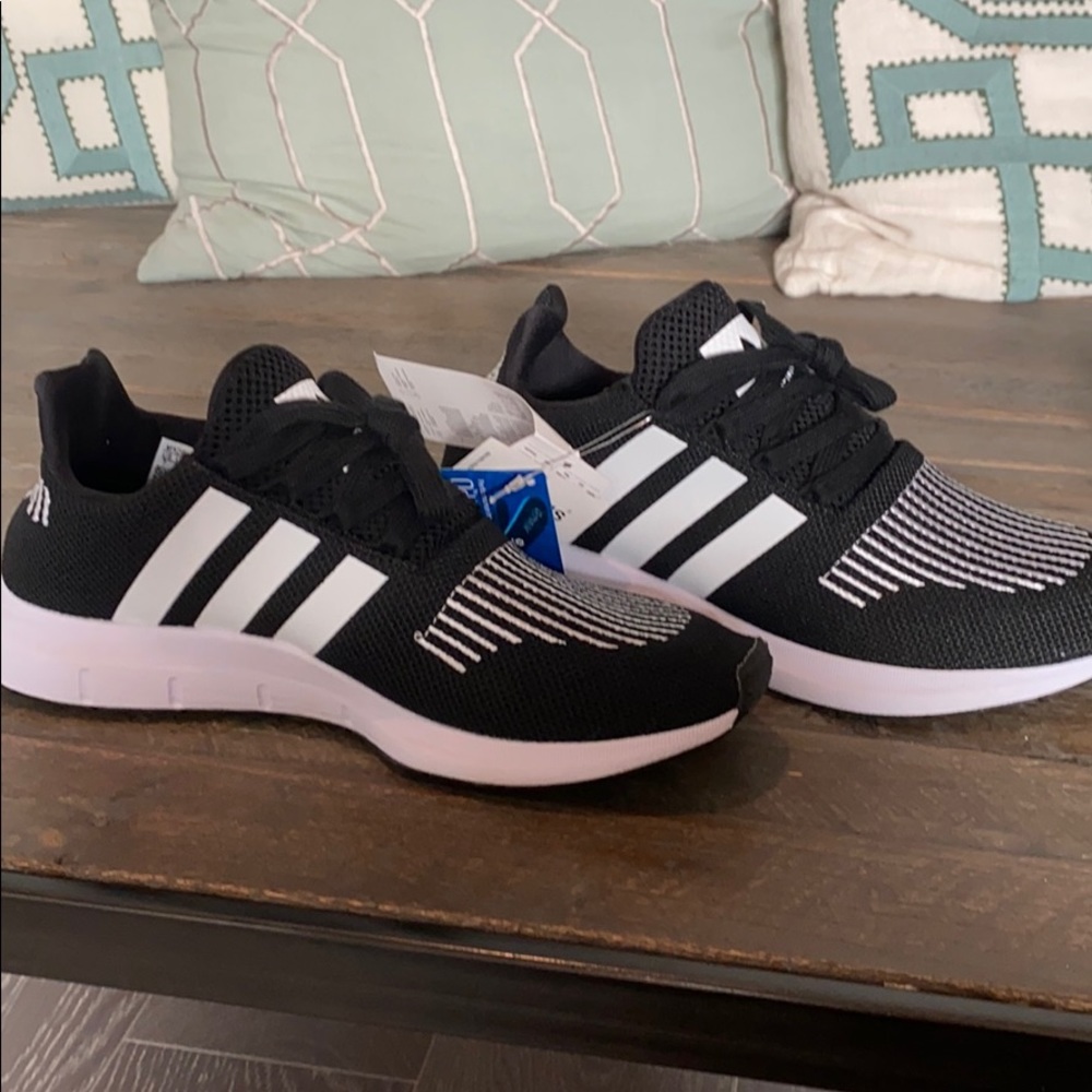 Black and white tennis shoes